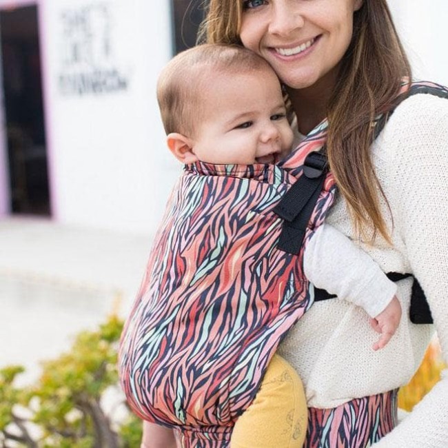 storytail - toddler  ergonomic baby carrier 